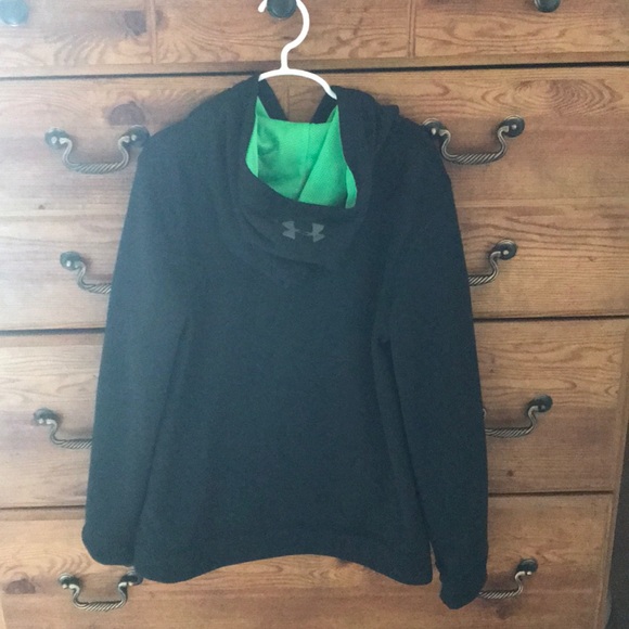I’m selling a black under armor sweatshirt. - Picture 2 of 3